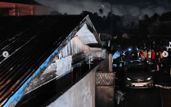 Kebakaran sejumlah rumah warga di Kompleks Perumahan Permata Puni, Kecamatan Darul Imarah, Kabupaten Aceh Besar, Minggu (25/10/2026) dini hari. (Foto: Dok Damkar Aceh Besar)